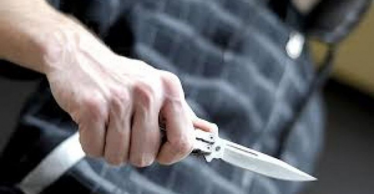 Человек, ранивший ножом продавщицу в Кривом Роге, оказался рецидивистом "со стажем" (видео)