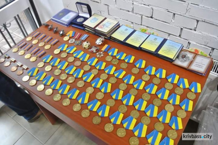В музее батальона Кривбасс вручали награды Президента Украины "За участие в антитеррористической операции" (ФОТОРЕПОРТАЖ)