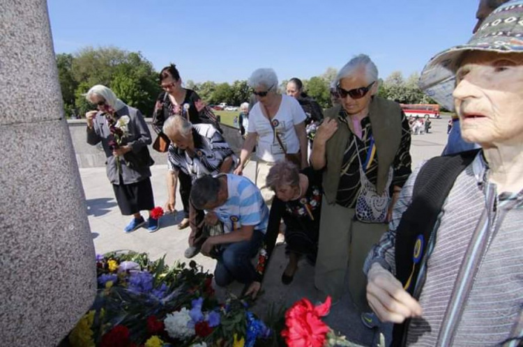 На Днепропетровщине отметили День памяти жертв политических репрессий (фото)