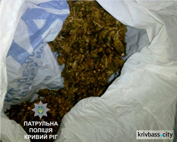 Полиция задержала двоих криворожан с наркотическим веществом Терновском районе (ФОТО)