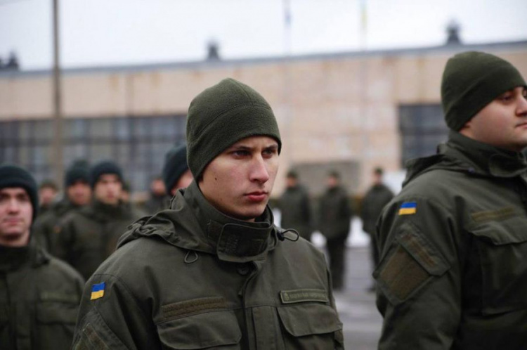 Отважным украинским морякам "Слава!": в Кривом Роге нацгвардейцы поддержали пленных побратимов