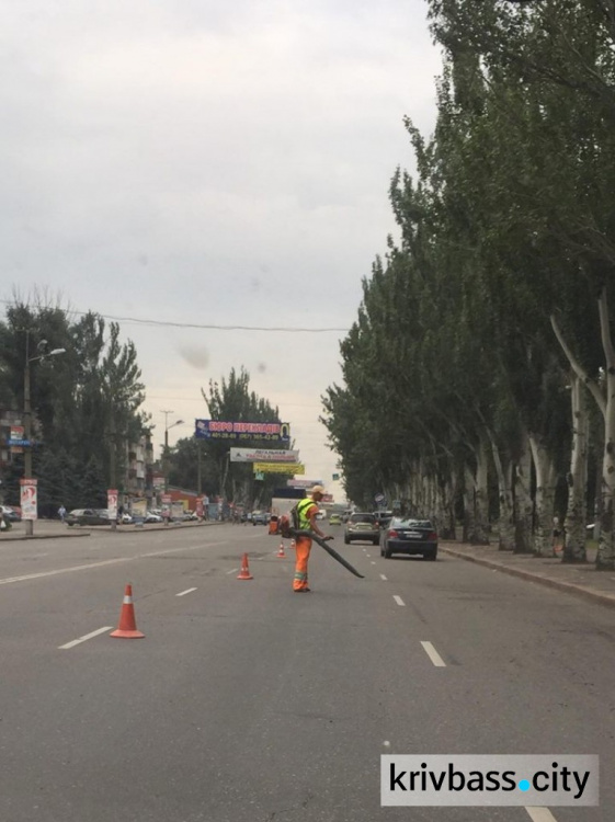 В Кривом Роге ведется ремонт асфальтного покрытия центральных улиц (ФОТО)