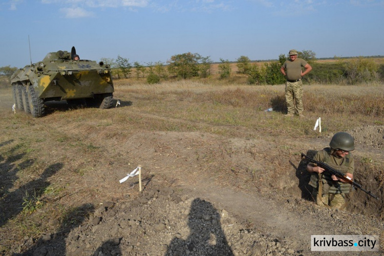 Женщины-военнослужащие из Кривого Рога прошли курс выживания на "поле боя" (ФОТО)