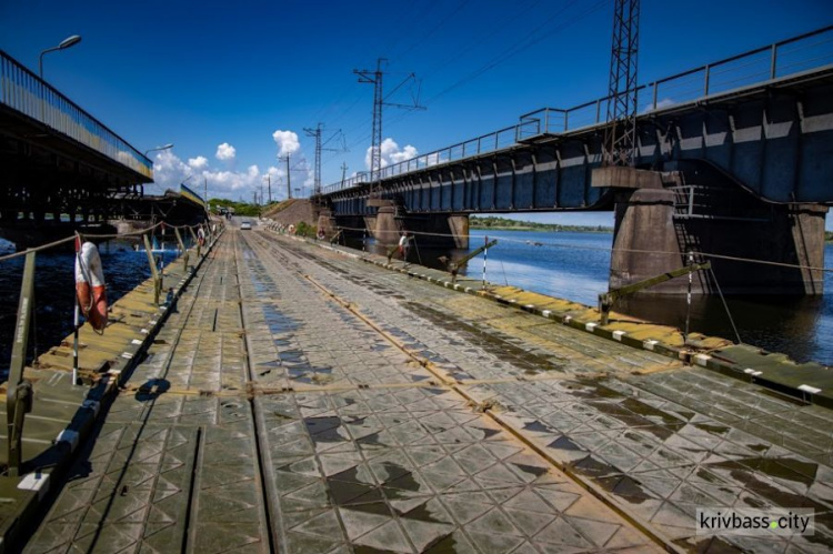 В Днепропетровской области под Никополем запустили движение по понтонном мосту
