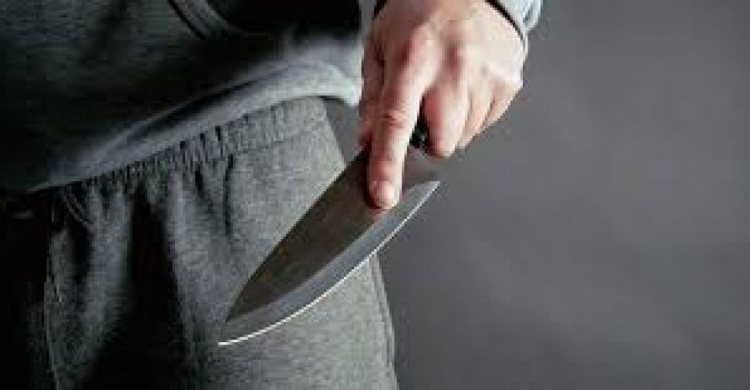 В Кривом Роге злоумышленник отобрал у ребенка телефон, угрожая ножом