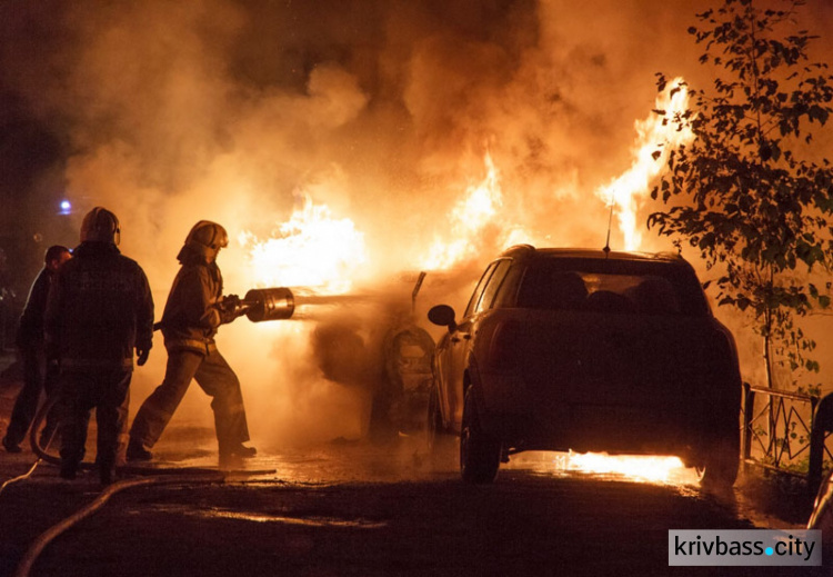 В Покровском районе Кривого Рога горел автомобиль, никто не пострадал
