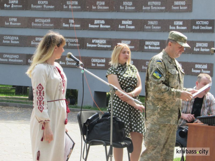 Комбат и замкомбата батальона "Кривбасс" попросили прощения у родных погибших бойцов (фото)
