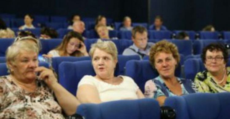Муниципальный проект: пенсионеры могут бесплатно посещать кинотеатры Кривого Рога