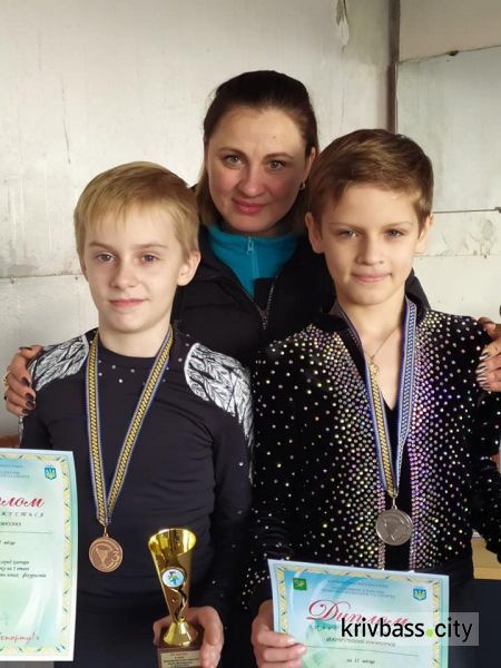 Спортивные трофеи: юные фигуристы из Кривого Рога привезли золото, серебро и бронзу