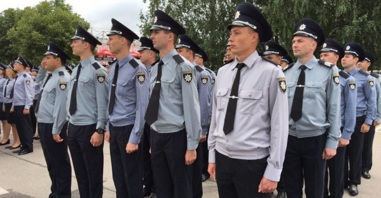 В Кривом Роге торжественно приняли присягу 233 полицейских (ФОТО)