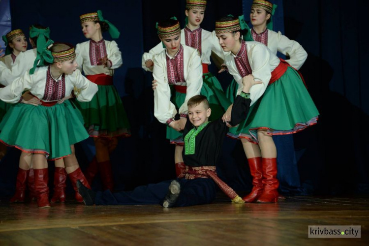 Хореографический ансамбль из Кривого Рога покорил жюри в Киеве национальными танцами (ФОТО)