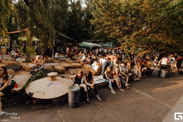 "Артишок-2019": чем и как кормил и развлекал криворожан фестиваль в стиле 1990-х (фото)