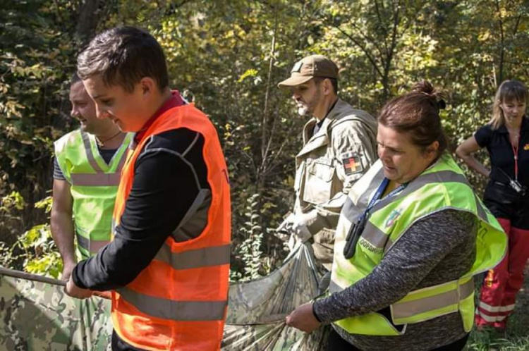 Спасатели группы "Поиск-КР" провели поиск людей в промышленной зоне Кривого Рога (ФОТО)