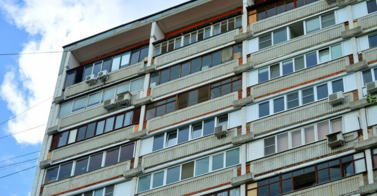 Случайность или суицид: в Кривом Роге возле многоэтажки нашли мёртвого пенсионера