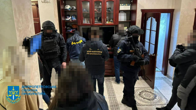 На Дніпропетровщині правоохоронці затримали шахраїв, які ошукували громадян ЄС: подробиці від прокуратури