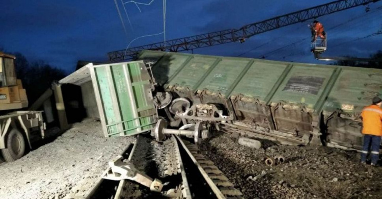 «Укрзалізниця» попередила про затримку поїздів через катастрофу на Дніпропетровщині