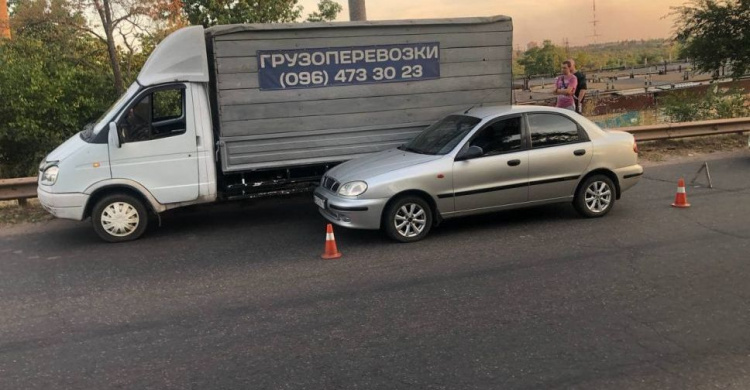 Легковик та вантажний автомобіль не розминулися у Саксаганському районі: постраждалих немає