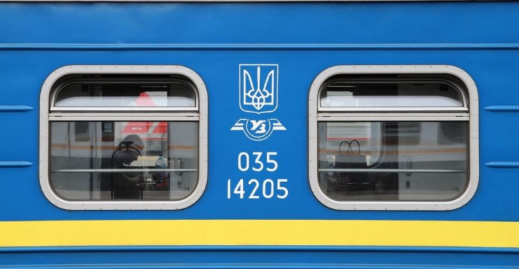 Поїзд "Кривий Ріг - Київ" збив чоловіка - ЗМІ