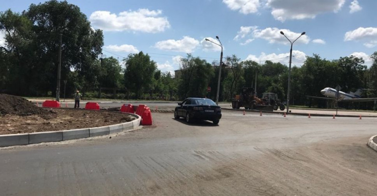 Пандусы, съезды, тактильная плитка: в Кривом Роге проходит ремонт автомагистралей (фото)
