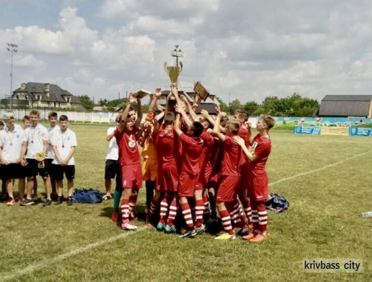 Криворожские футболисты выиграли чемпионат Украины по футболу среди юниоров (ФОТО)