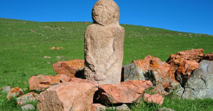 Под Кривым Рогом нашли каменную бабу возрастом 4 тысячи лет