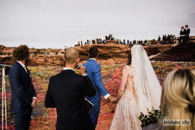 Молодожены устроили свадьбу на высоте 120 метров (ФОТО+ВИДЕО)