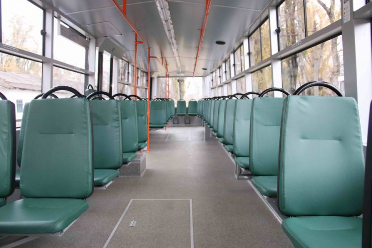 В Кривом Роге выпустили на линию трамвай и десятый гибридный троллейбус (фото)