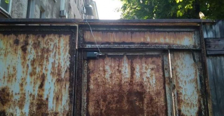 На Днепропетровщине неизвестные заминировали ворота частного дома