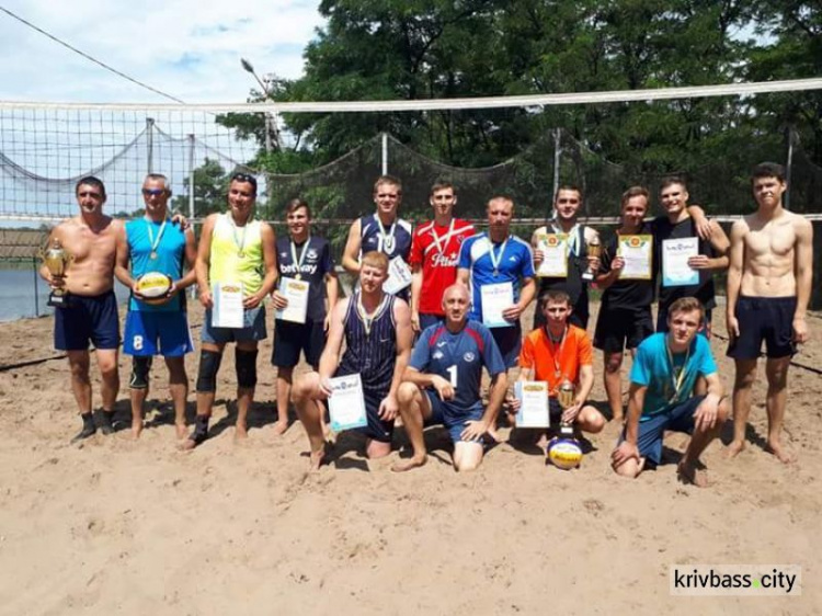 В Кривом Роге состоялся турнир по волейболу (ФОТОРЕПОРТАЖ)