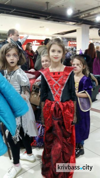 Жители Заречного в Кривом Роге отметили страшно-весёлый праздник Хэллоуин (ФОТОРЕПОРТАЖ)