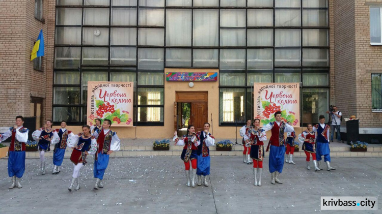 В Кривом Роге стартовал Всеукраинский фестиваль народного творчества «Червона Калина» (ФОТО+ОБНОВЛЕНО)