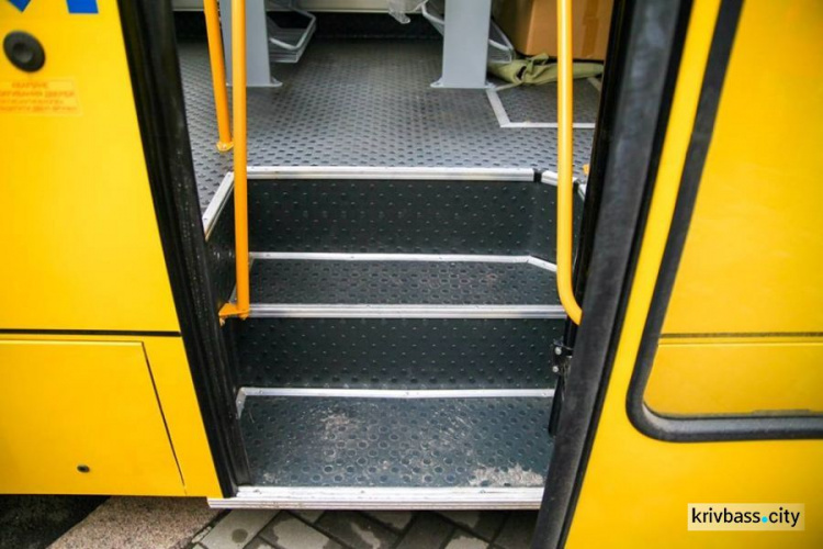 В школу с комфортом: школьникам Криворожского района будут переданы новые автобусы с подогревом (ФОТО, ВИДЕО)