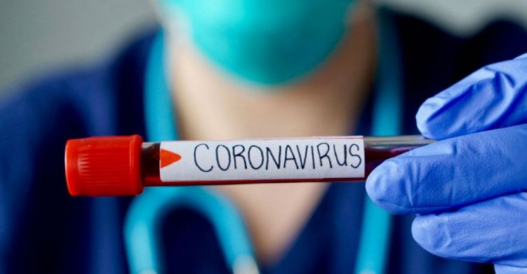 Медпрацівникам, які працюватимуть із хворими на коронавірус, надали 13 млн грн на премії