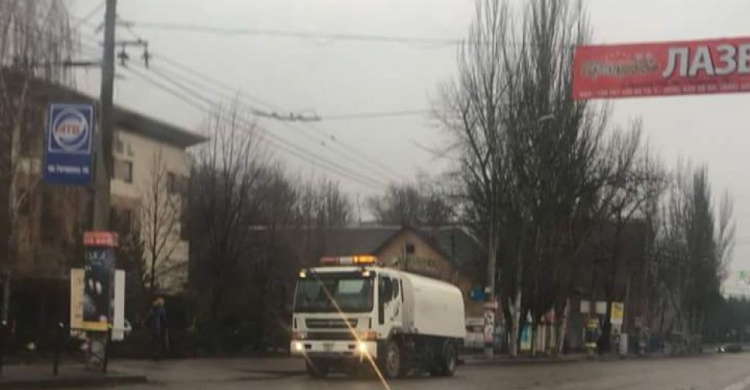 В Кривом Роге на дороги выехали спецмашины для очистки после зимы (ФОТОФАКТ)