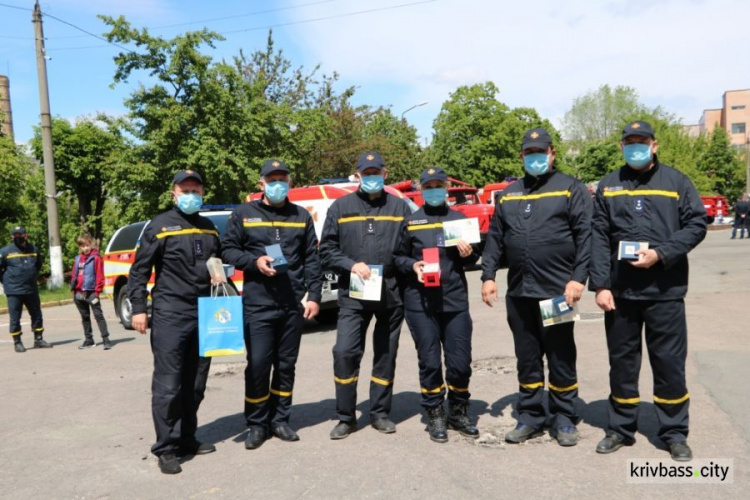Спасателей Днепропетровщины, в том числе и Кривого Рога, наградили путёвками и часами