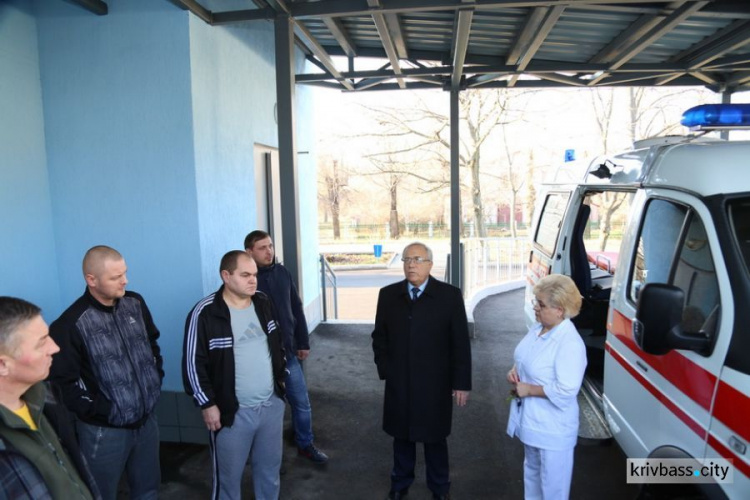 Глава Кривого Рога вручил ключи от машины центру реабилитации участников боевых действий (ФОТО)