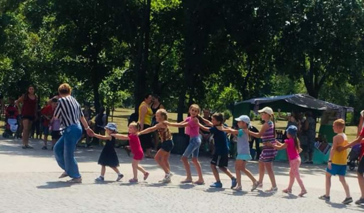 Конкурсы, велопробег и мороженое: как криворожане провели выходной день в парке "Юбилейный" (ФОТО)
