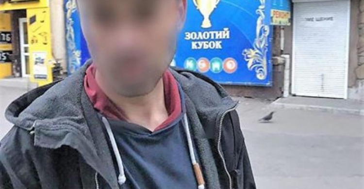 Патрульные Кривого Рога задержали грабителя на месте преступления (ФОТО)