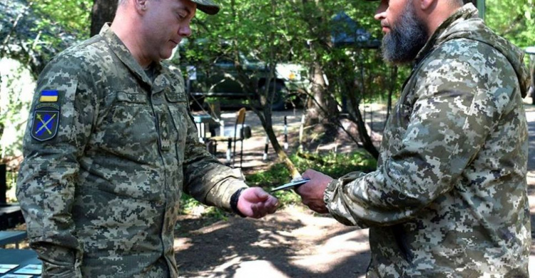 Боец из Кривого Рога получил награду Министерства обороны