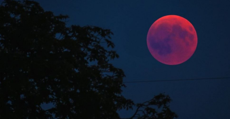 Криворожане смогут увидеть необычное затмение "Кровавый месяц"