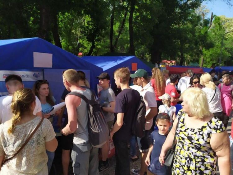 В Кривом Роге за 5 часов почти 500 горожан протестировались на ВИЧ (фото)