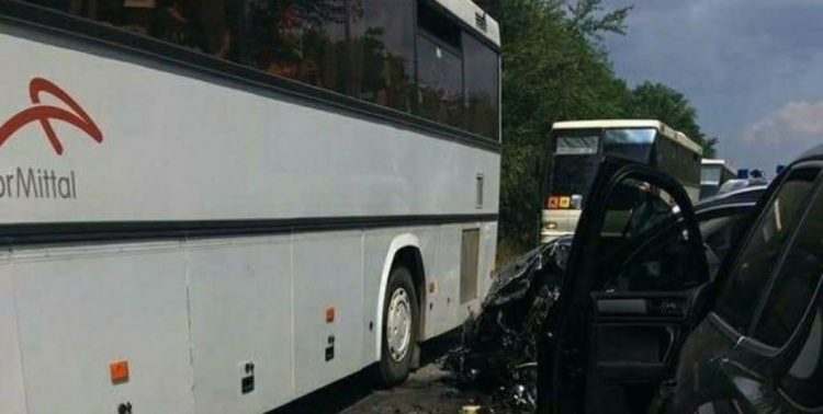 Автобусы с криворожанами следовали в детский лагерь и попали в ДТП