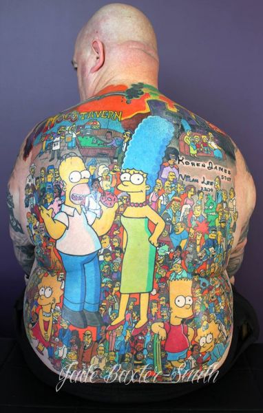 Австралиец набил на спине 203 наколки с персонажами мультфильма "Симпсоны"
