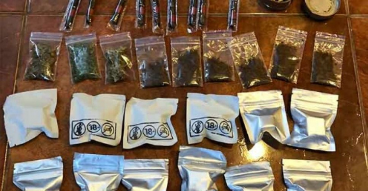Криворожанам на заметку: студенту из Туниса за заказ из Нидерландов шоколада с марихуаной грозит уголовная ответственность