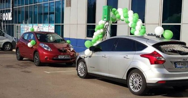 Для жителей Кривого Рога открыли две новых заправочных станции для электромобилей (ФОТО)