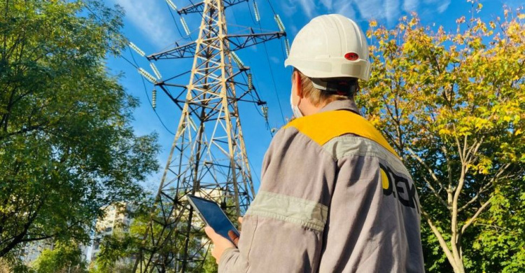 ДТЕК відновив електропостачання майже для майже 10 тисяч клієнтів у Дніпропетровській області