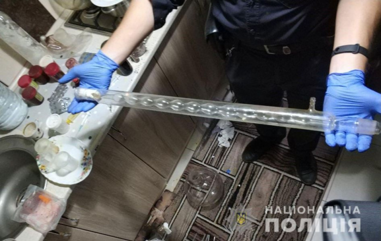 В Кривом Роге полицейские ликвидировали нарколабораторию и наркопритон (ФОТО)