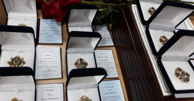 Криворожским правоохранителям, задержавшим маньяка, вручили награды (ФОТО)