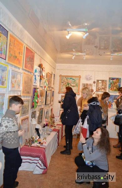 В Кривом Роге открылась городская выставка детского творчества "Зима идёт, праздники ведёт" (фоторепортаж)