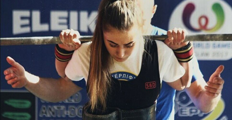Ученица криворожского вуза выиграла на Чемпионате Украины по поуэрлифтингу (ФОТО)